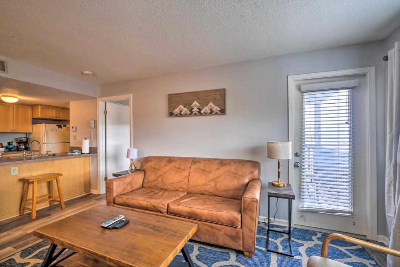 Mountaintop With Community Pool Apartment