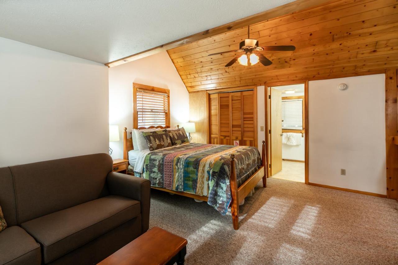 Wolf Run Location Log Cabin Hot Tub Holiday home Gatlinburg