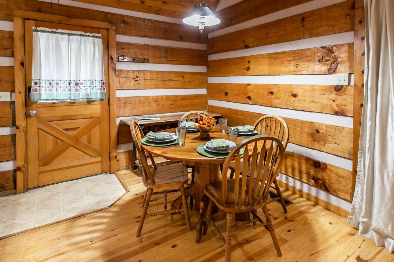 Wolf Run Location Log Cabin Hot Tub Holiday home