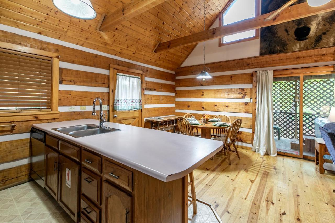 Holiday home Wolf Run Location Log Cabin Hot Tub *