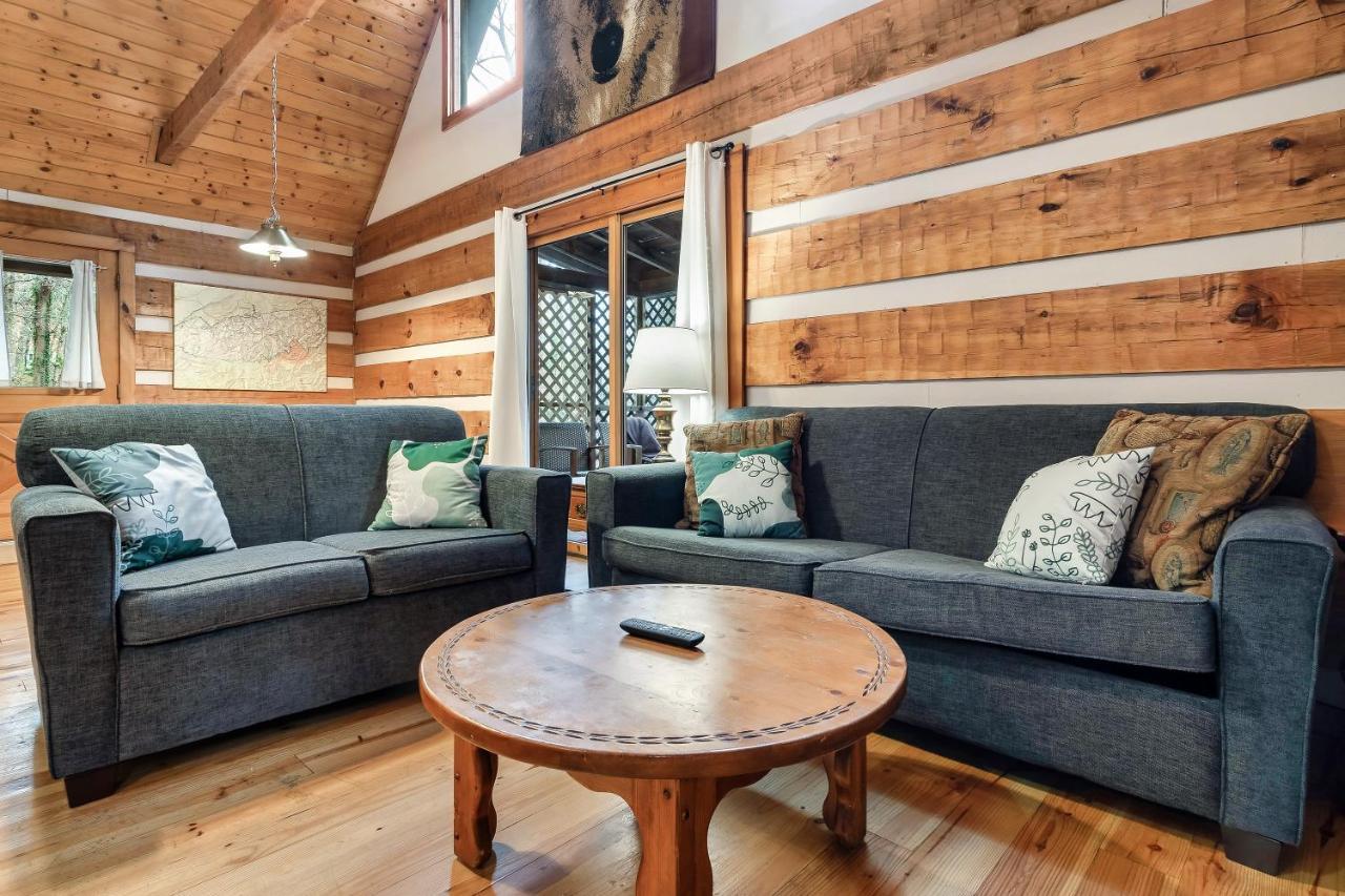 Wolf Run Location Log Cabin Hot Tub