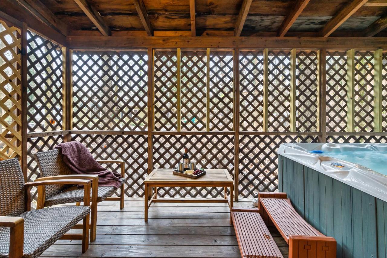 Wolf Run Location Log Cabin Hot Tub