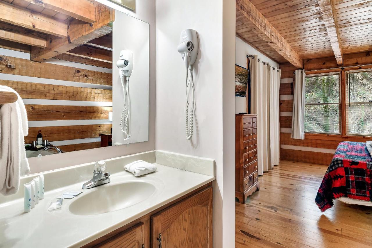 Holiday home Wolf Run Location Log Cabin Hot Tub