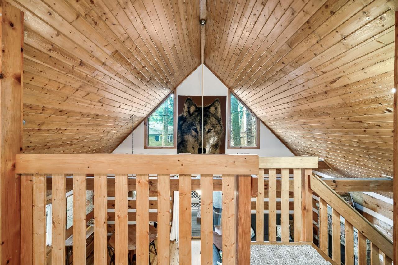 Wolf Run Location Log Cabin Hot Tub