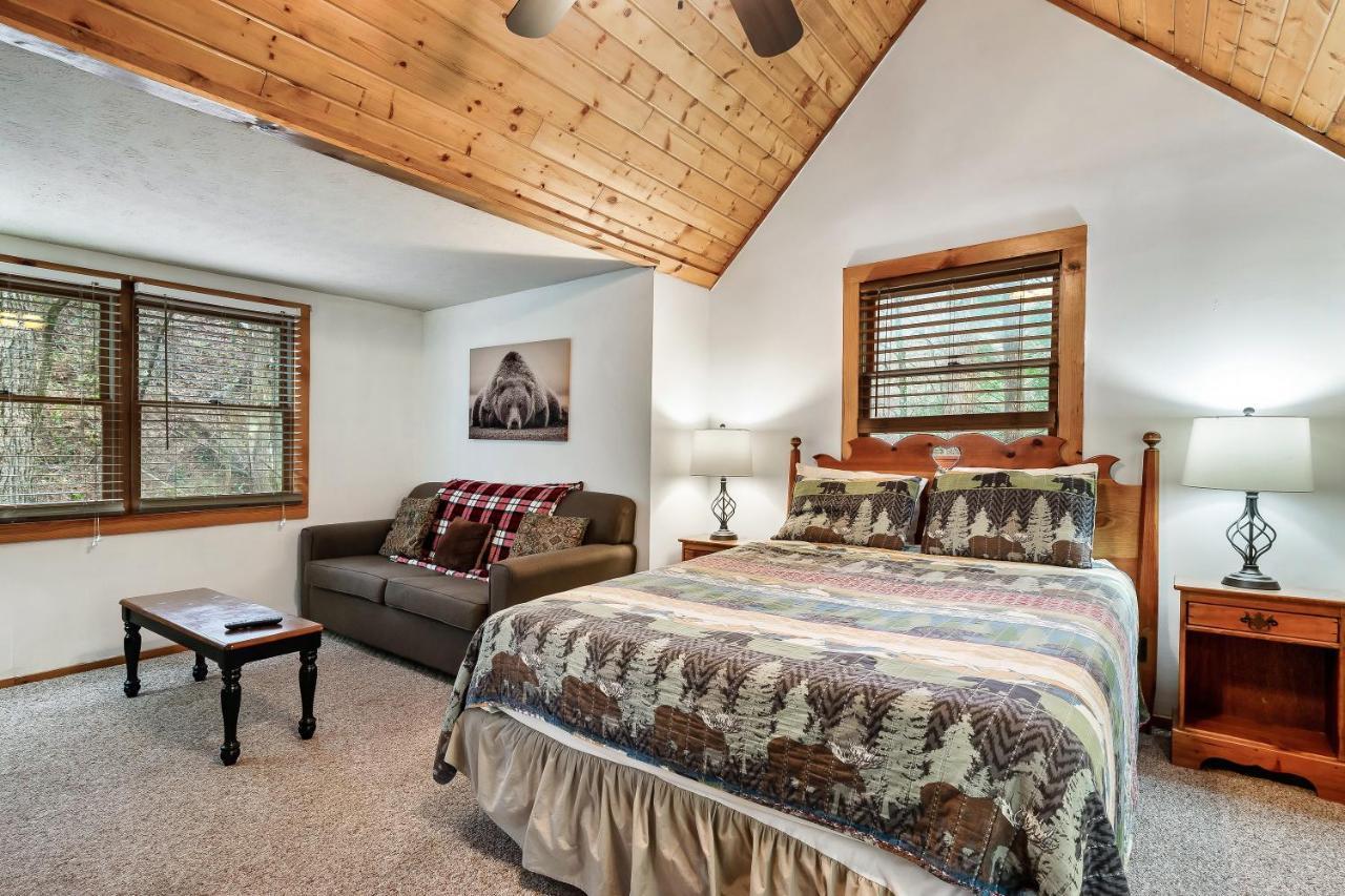 Wolf Run Location Log Cabin Hot Tub Holiday home