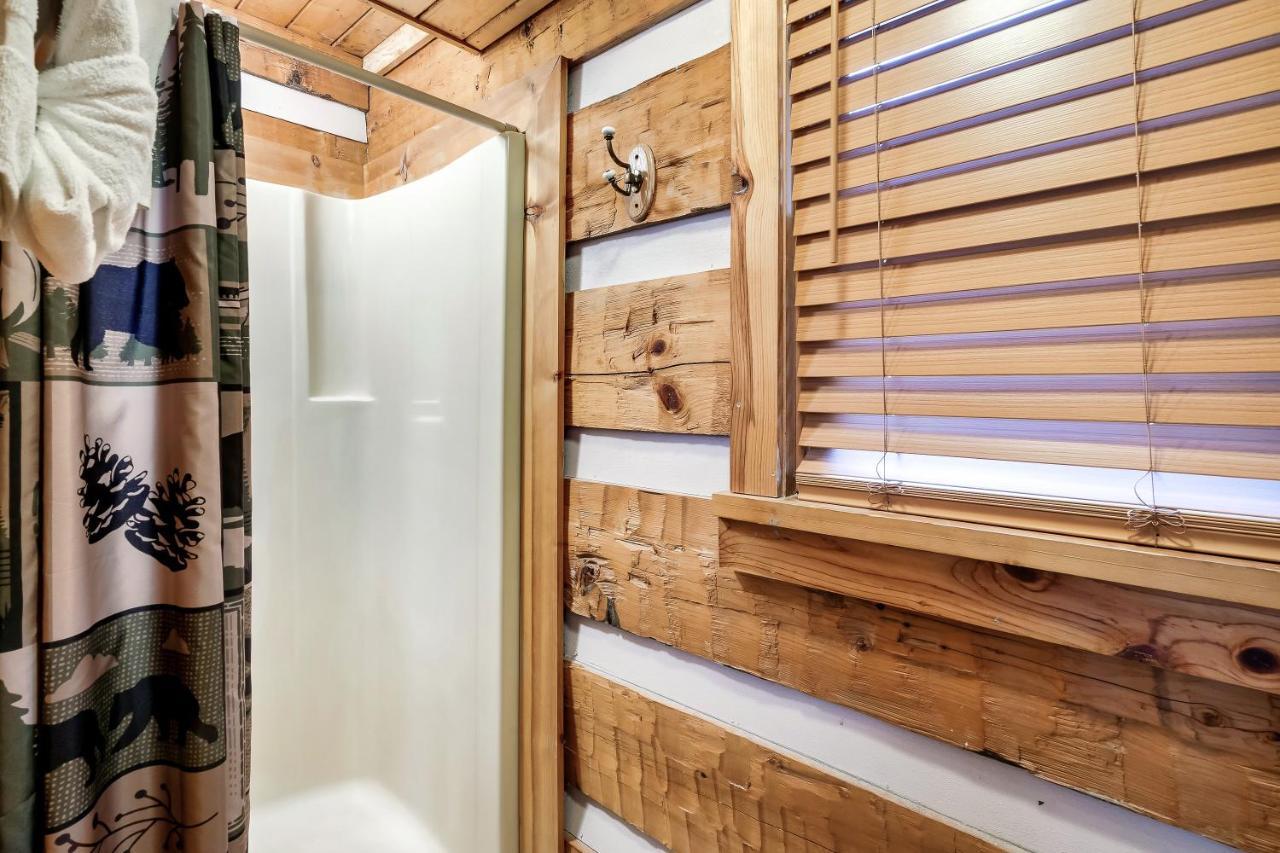 Wolf Run Location Log Cabin Hot Tub Holiday home *