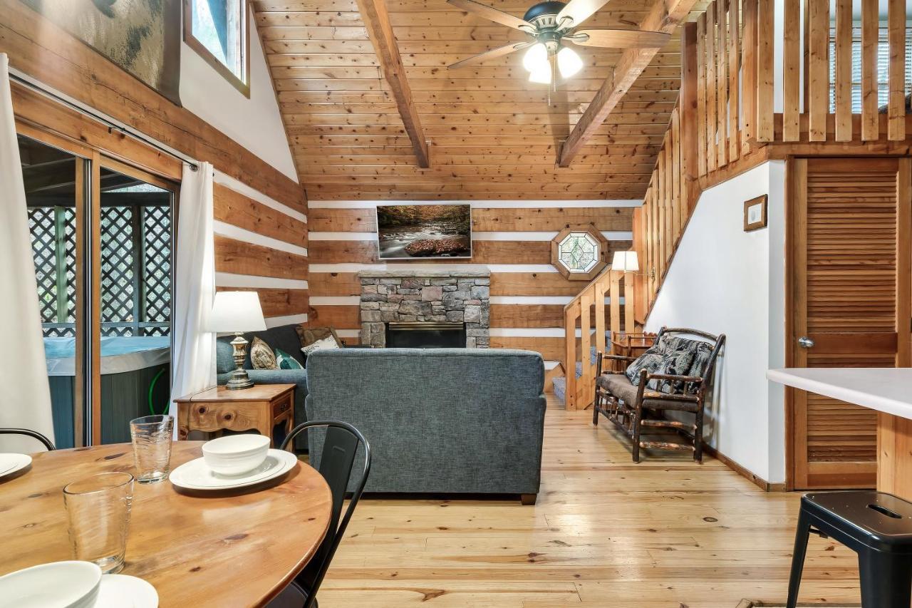 Holiday home Wolf Run Location Log Cabin Hot Tub