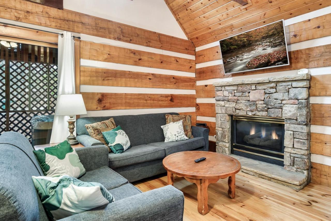 Wolf Run Location Log Cabin Hot Tub *