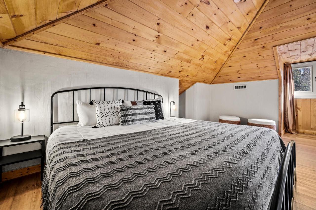 Smoky Bear Bnb! Theater, Game Room, Hot Tub, Bar, 5br 5ba