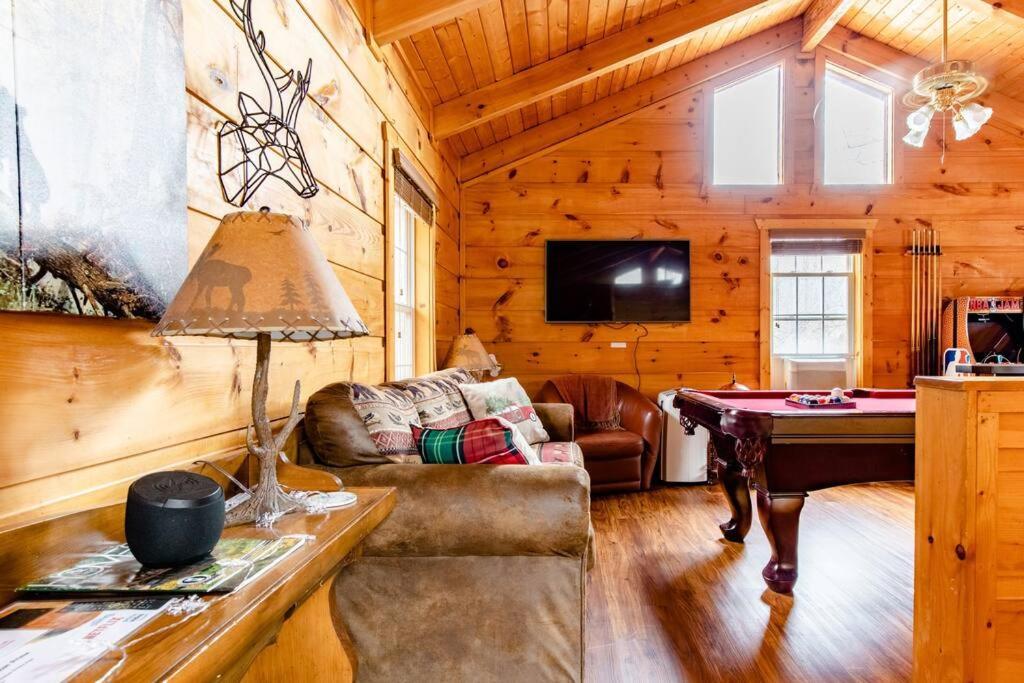Cozy Cabin W/hot Tub & Wifi In Holiday home