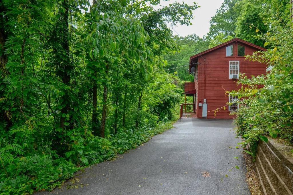 Cozy Cabin W/hot Tub & Wifi In Holiday home