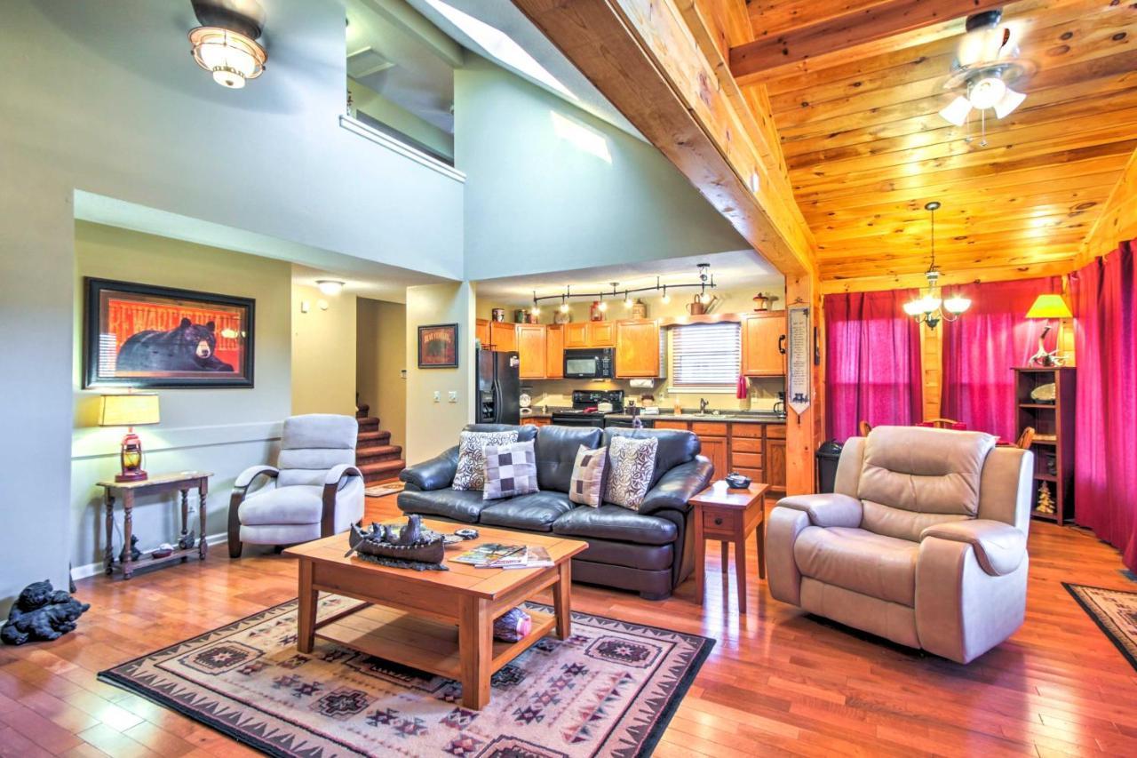 Tree Top Dream Cabin With Hot Tub In Gatlinburg! Holiday home