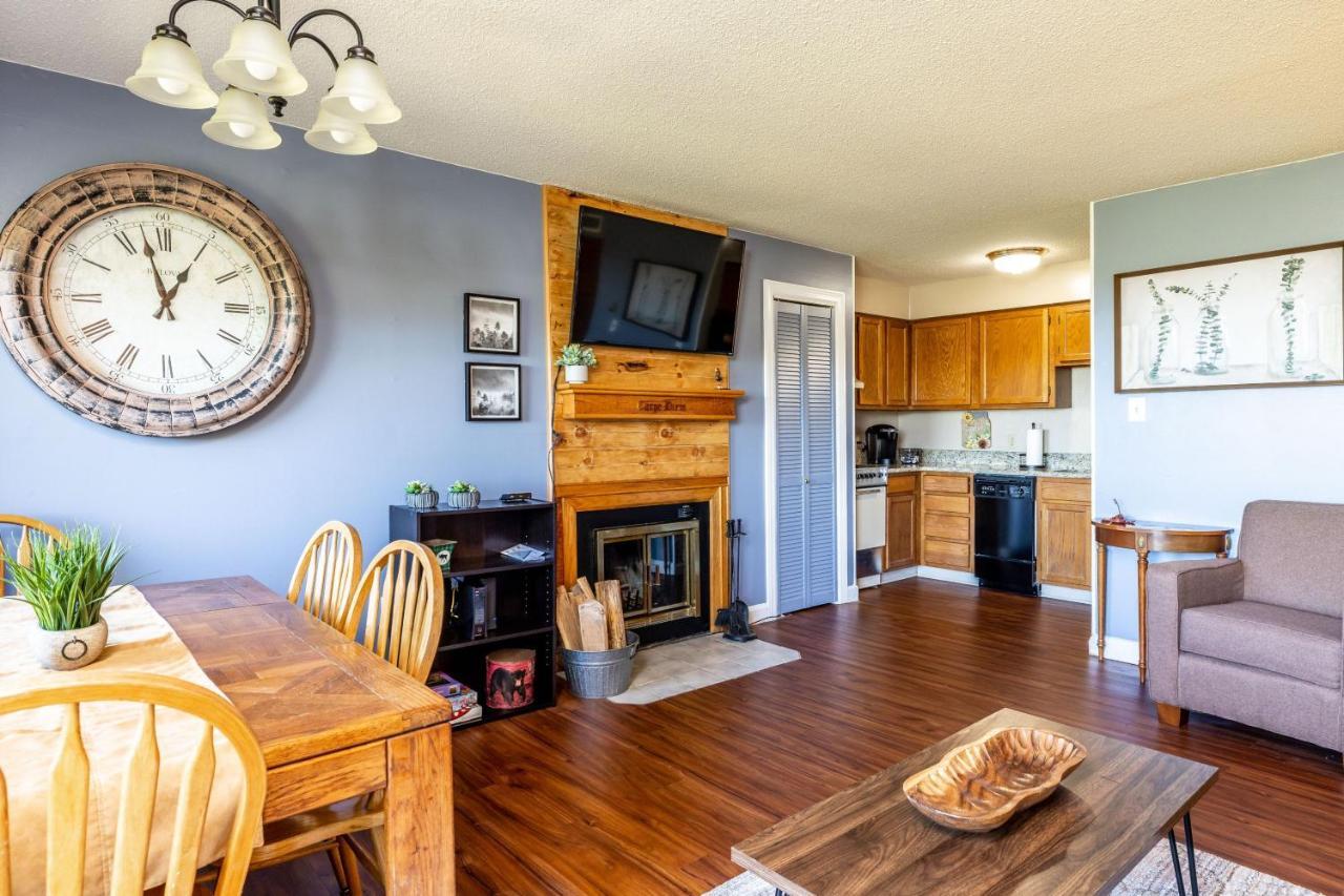 Wow Views!!-mountain Escape-outdoor Pool-close To Downtown-wifi-cable-private Balcony Gatlinburg