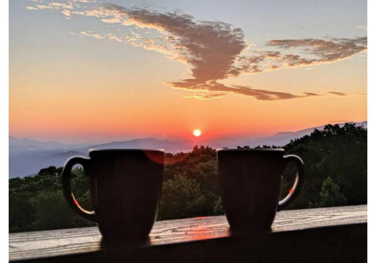 Wow Views!!-mountain Escape-outdoor Pool-close To Downtown-wifi-cable-private Balcony * Gatlinburg