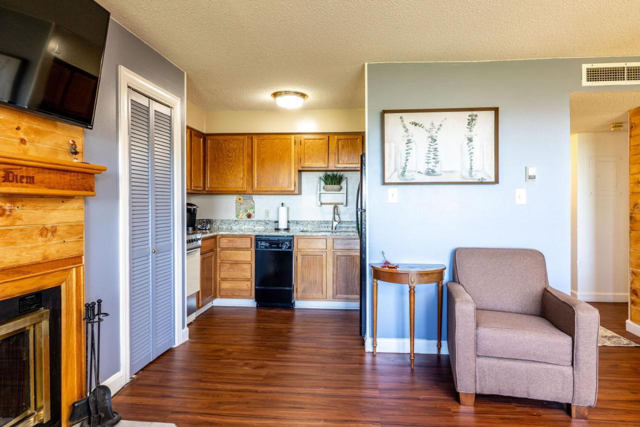 Wow Views!!-mountain Escape-outdoor Pool-close To Downtown-wifi-cable-private Balcony Gatlinburg