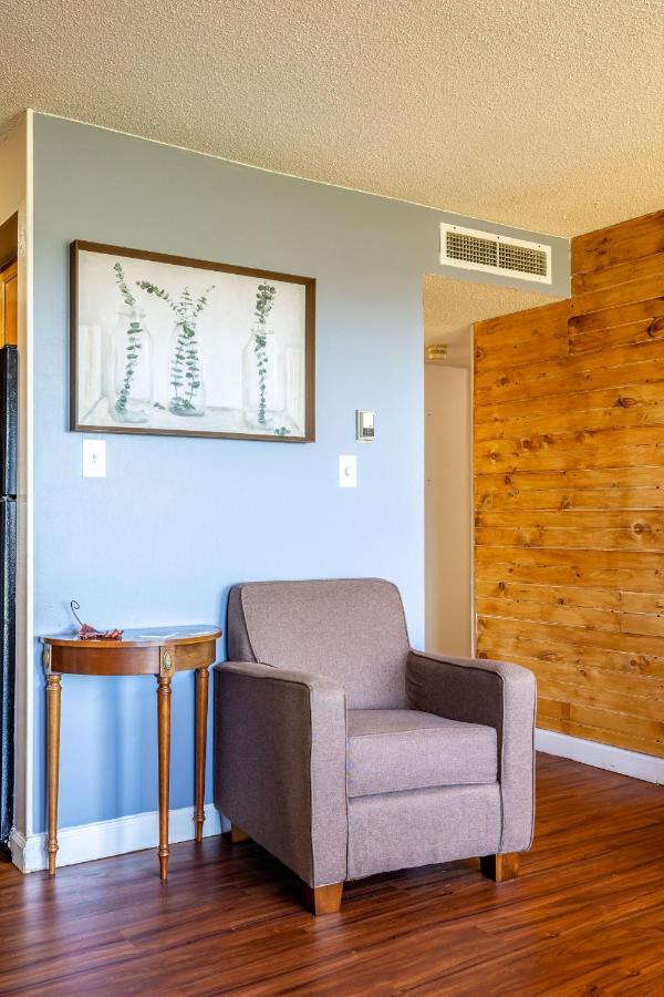 Wow Views!!-mountain Escape-outdoor Pool-close To Downtown-wifi-cable-private Balcony *