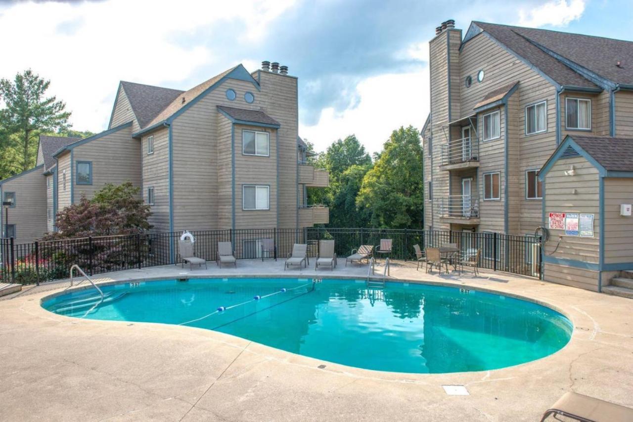 Wow Views!!-mountain Escape-outdoor Pool-close To Downtown-wifi-cable-private Balcony Apartment Gatlinburg
