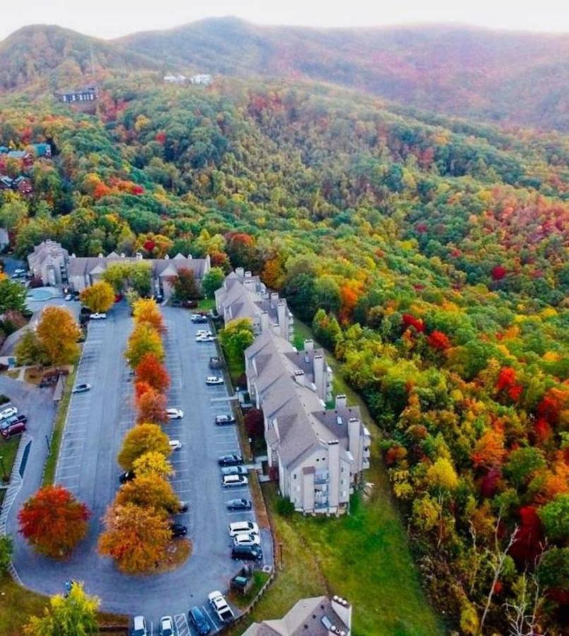 Wow Views!!-mountain Escape-outdoor Pool-close To Downtown-wifi-cable-private Balcony Apartment *