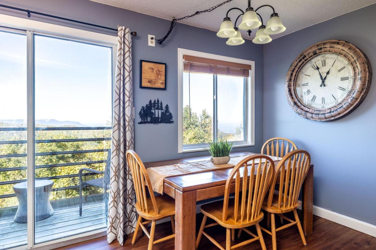 Apartment Wow Views!!-mountain Escape-outdoor Pool-close To Downtown-wifi-cable-private Balcony Gatlinburg