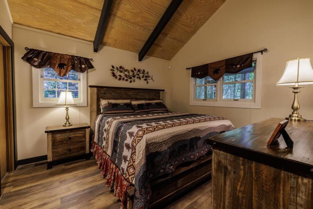 Holiday home Misty Mountain Hop - Cobbly Nob Cabin With Hottub, Fast Wi-fi, Privacy, Pool
