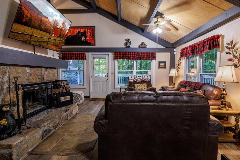 Holiday home Misty Mountain Hop - Cobbly Nob Cabin With Hottub, Fast Wi-fi, Privacy, Pool *