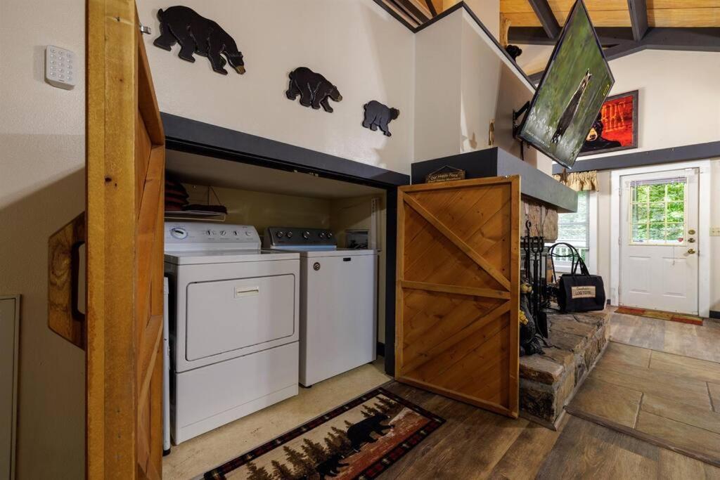 Misty Mountain Hop - Cobbly Nob Cabin With Hottub, Fast Wi-fi, Privacy, Pool * Gatlinburg