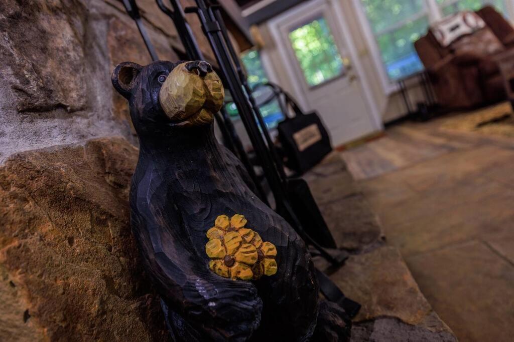 Misty Mountain Hop - Cobbly Nob Cabin With Hottub, Fast Wi-fi, Privacy, Pool * Gatlinburg