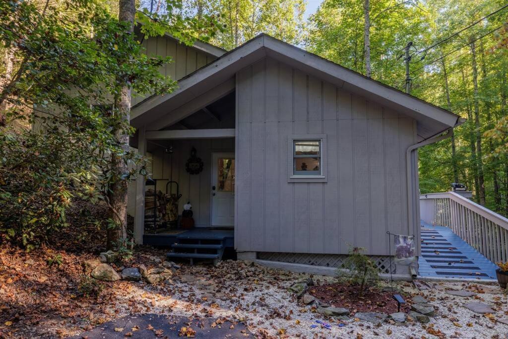 Holiday home Misty Mountain Hop - Cobbly Nob Cabin With Hottub, Fast Wi-fi, Privacy, Pool