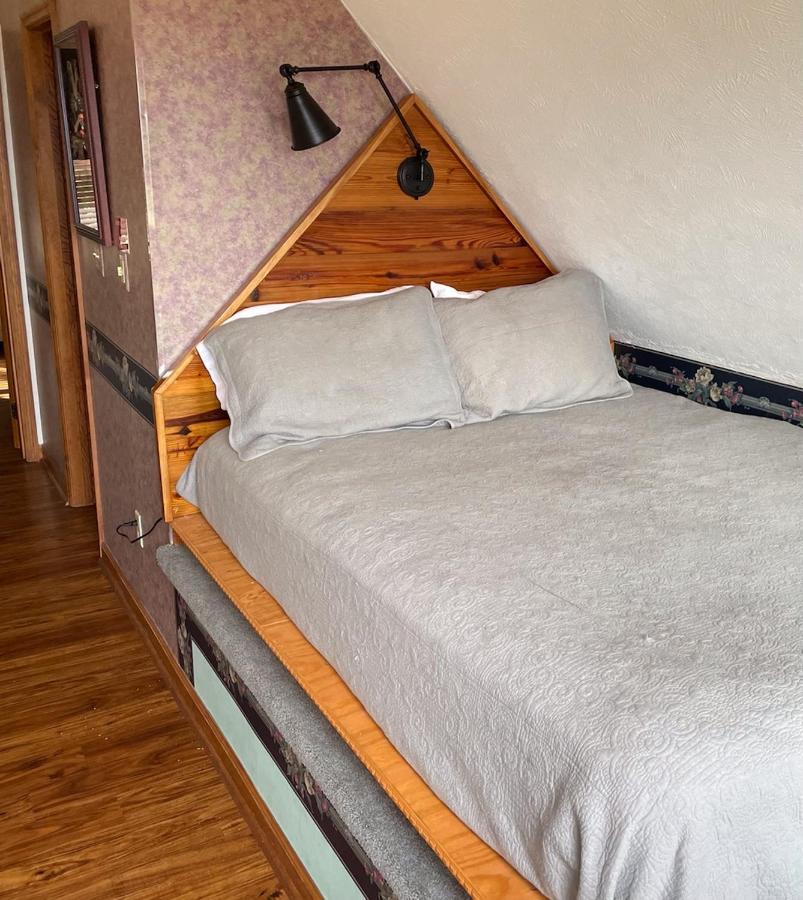 Serenity Heights, Amazing Views, Hot Tub Pool Access, 1089 Free Tickets Each Paid Day, Dollywood Chalet