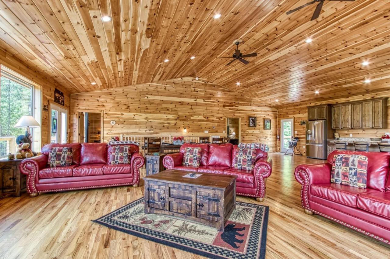 Brand New Build 5 Bedroom, 5 Bath With 4,000 Sq Ft With Mountain View Holiday home Gatlinburg