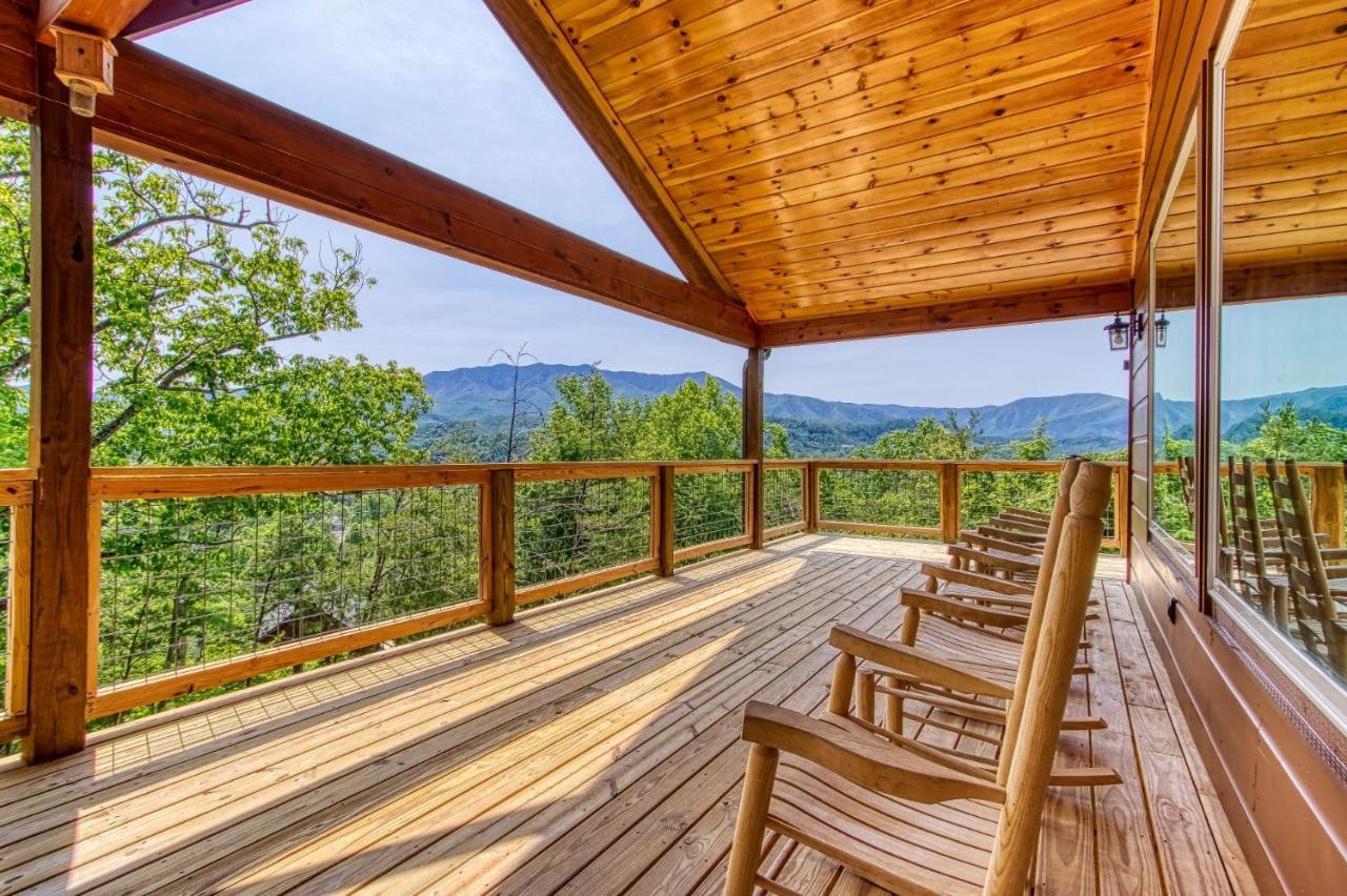 Brand New Build 5 Bedroom, 5 Bath With 4,000 Sq Ft With Mountain View Holiday home *