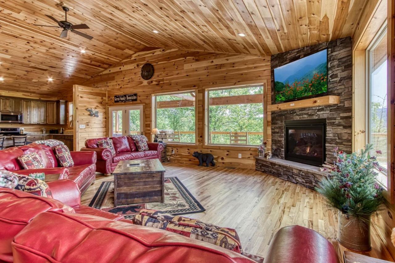 Brand New Build 5 Bedroom, 5 Bath With 4,000 Sq Ft With Mountain View Gatlinburg
