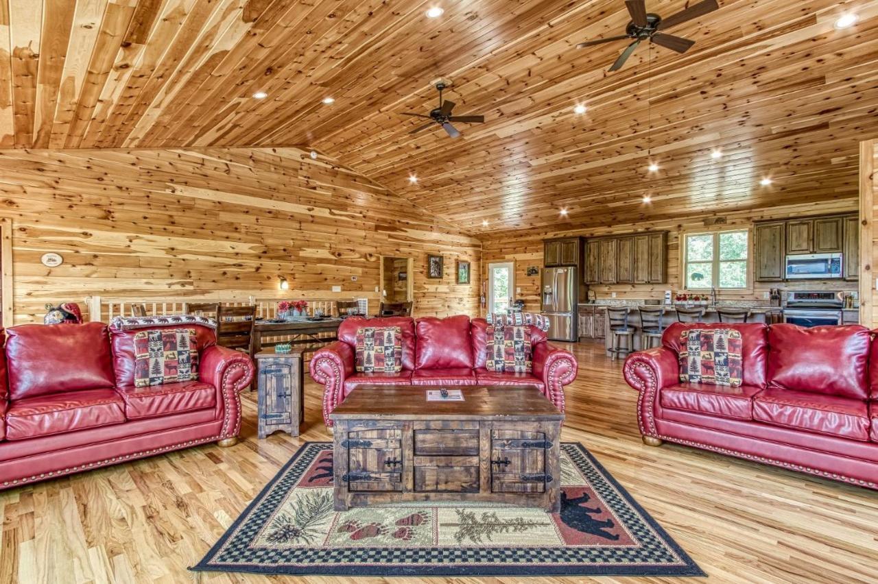 Brand New Build 5 Bedroom, 5 Bath With 4,000 Sq Ft With Mountain View Holiday home