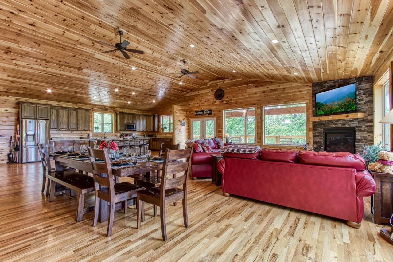 Holiday home Brand New Build 5 Bedroom, 5 Bath With 4,000 Sq Ft With Mountain View Gatlinburg
