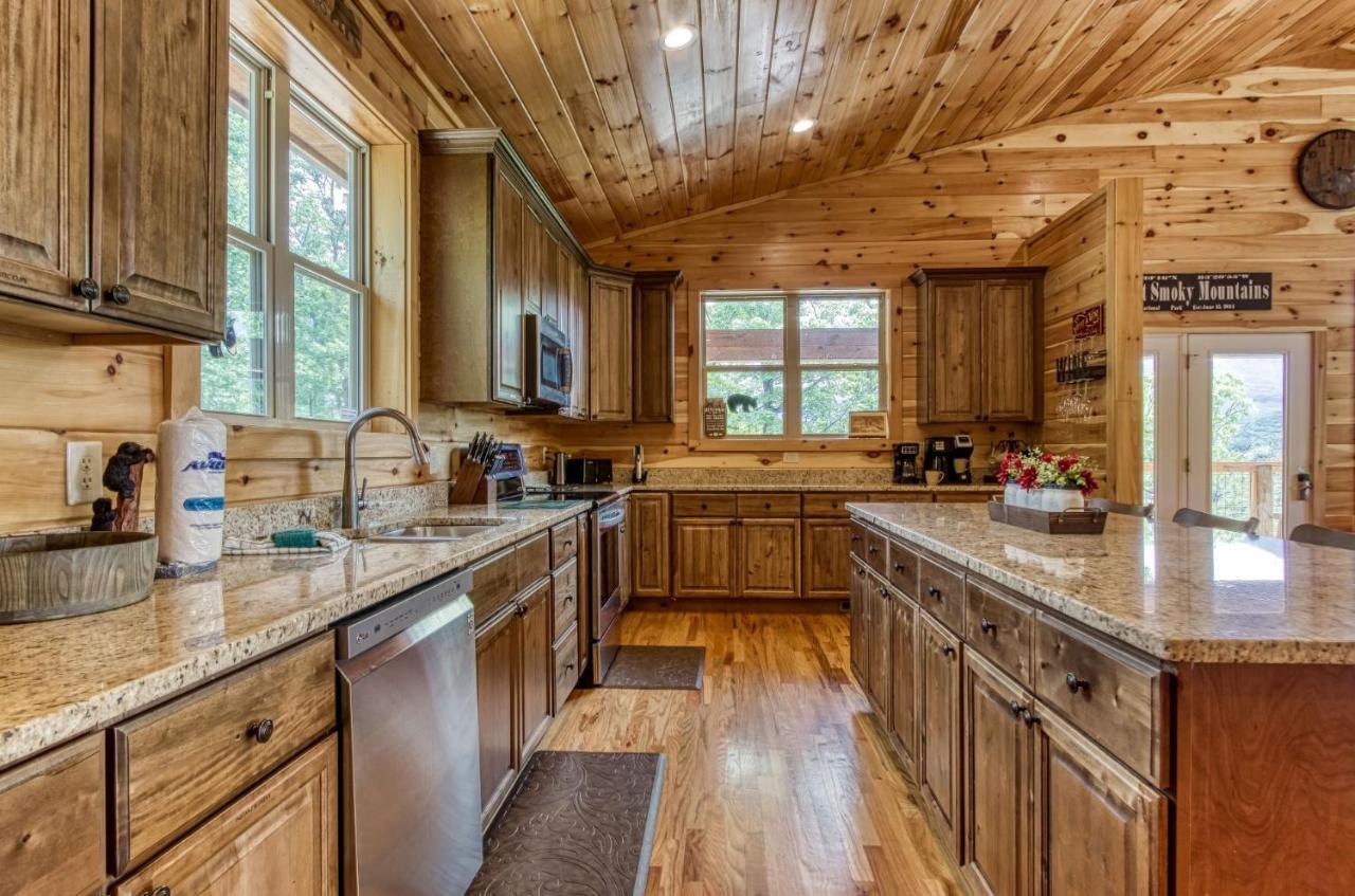 Holiday home Brand New Build 5 Bedroom, 5 Bath With 4,000 Sq Ft With Mountain View Gatlinburg