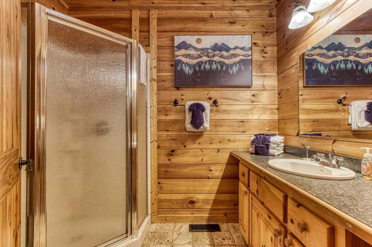 Mountain Jewel, Hot Tub, Theater Room, 1089 Free Tickets Each Paid Day, Dollywood And More! Holiday home Gatlinburg
