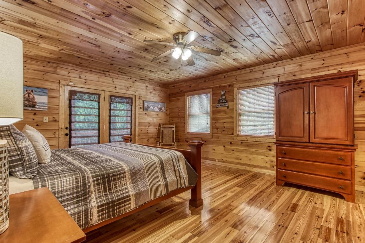 Mountain Jewel, Hot Tub, Theater Room, 1089 Free Tickets Each Paid Day, Dollywood And More! Holiday home *
