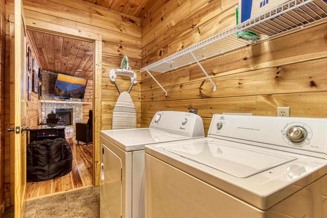 Mountain Jewel, Hot Tub, Theater Room, 1089 Free Tickets Each Paid Day, Dollywood And More!