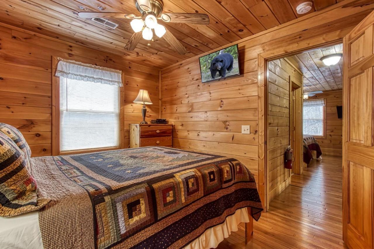 Point Of View - Spacious 2 Bedroom With A Loft Just Off Glades Road Holiday home Gatlinburg