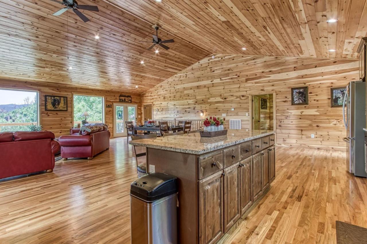 Brand New Build 5 Bedroom, 5 Bath With 4,000 Sq Ft With Mountain View Gatlinburg