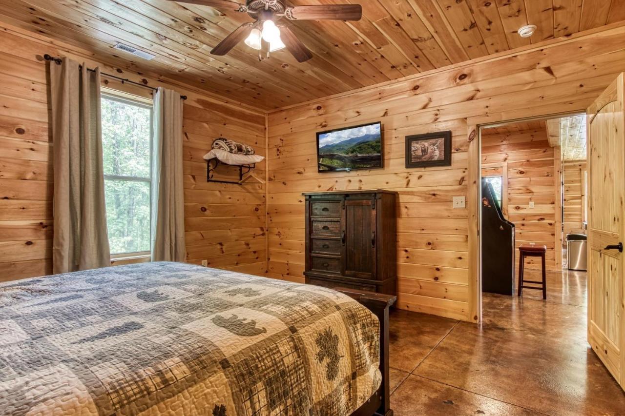 Brand New Build 5 Bedroom, 5 Bath With 4,000 Sq Ft With Mountain View Gatlinburg