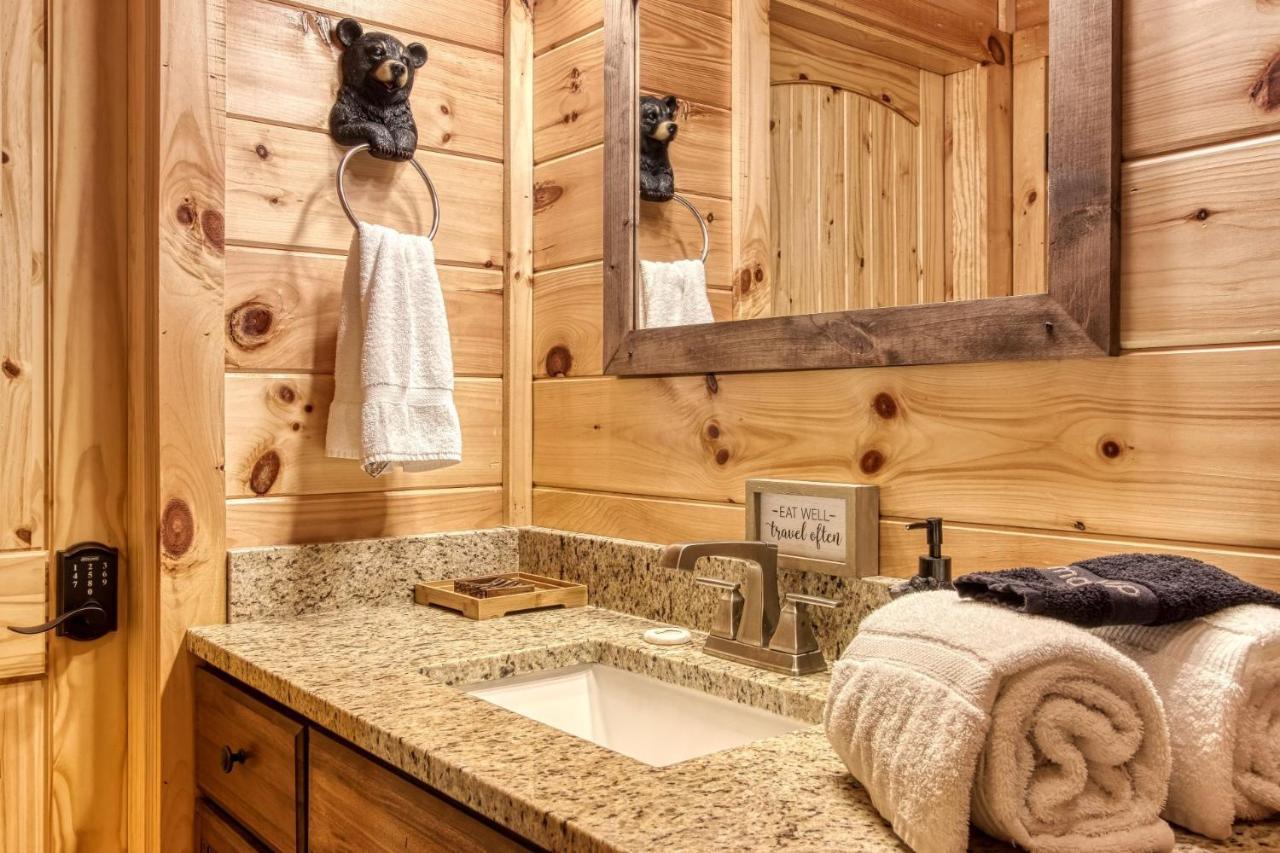 Brand New Build 5 Bedroom, 5 Bath With 4,000 Sq Ft With Mountain View * Gatlinburg
