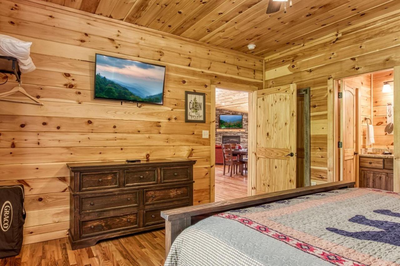 Brand New Build 5 Bedroom, 5 Bath With 4,000 Sq Ft With Mountain View