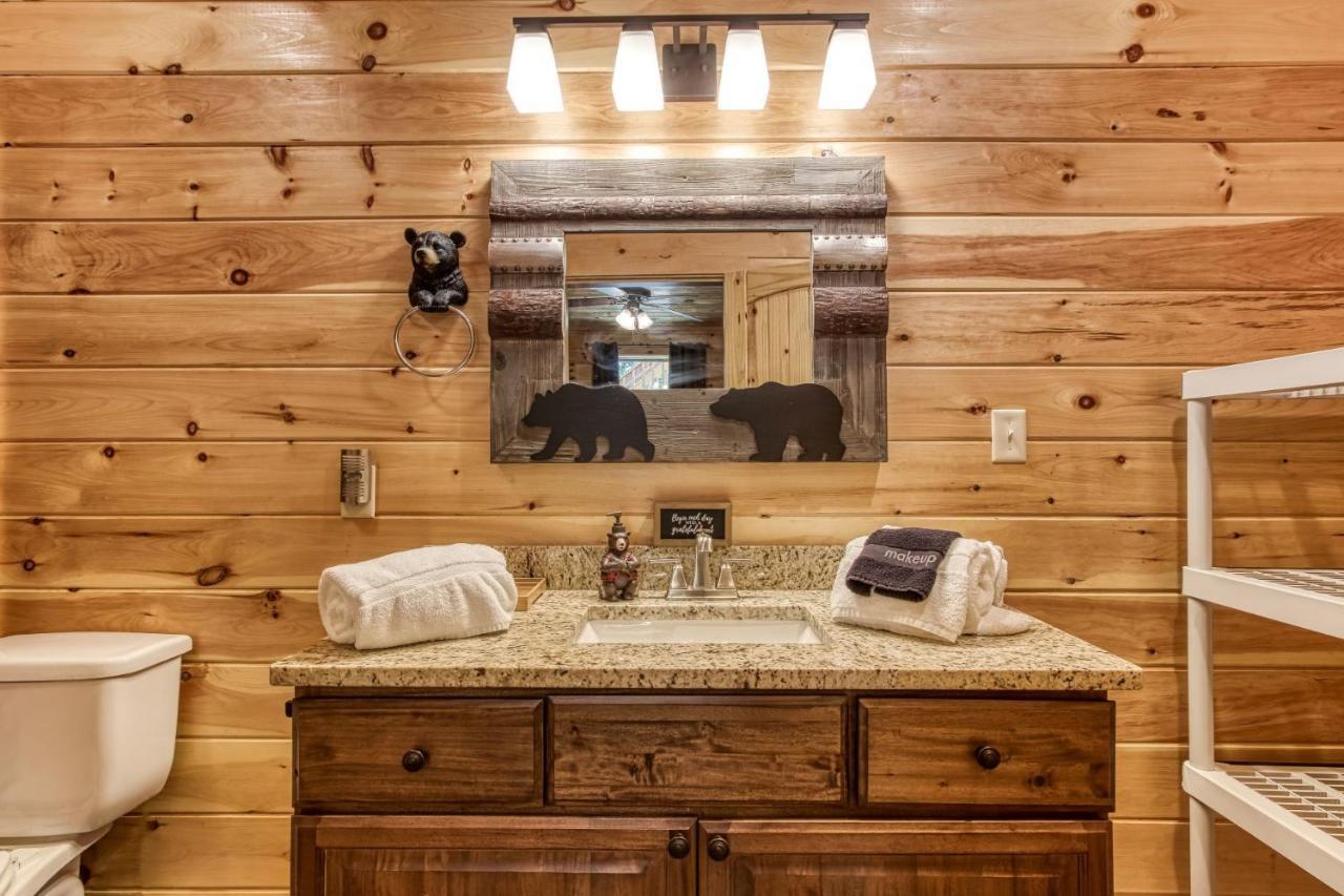 Brand New Build 5 Bedroom, 5 Bath With 4,000 Sq Ft With Mountain View * Gatlinburg