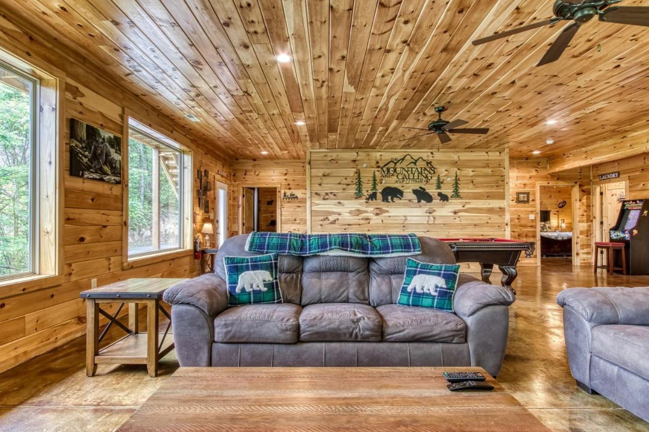 Holiday home Brand New Build 5 Bedroom, 5 Bath With 4,000 Sq Ft With Mountain View