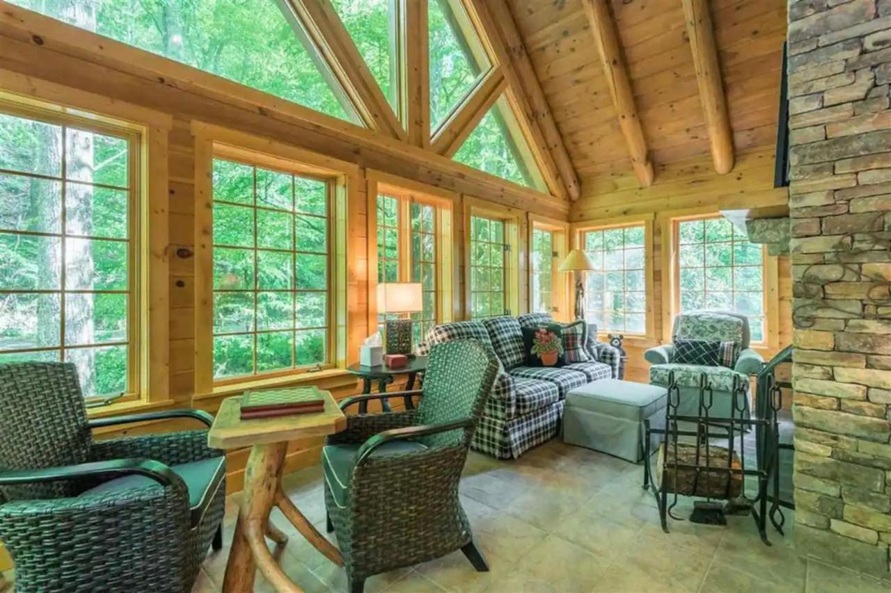 Firefly Creek, Hot Tub1089 Of Free Attraction Tickets For Each Paid Day, Dollywood And Holiday home Gatlinburg