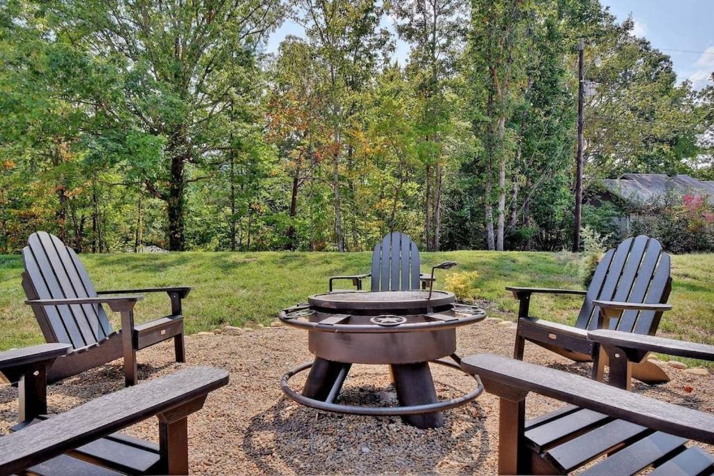 Oakley's Mountain Modern - Luxury Family In Arts And Craft District Gatlinburg