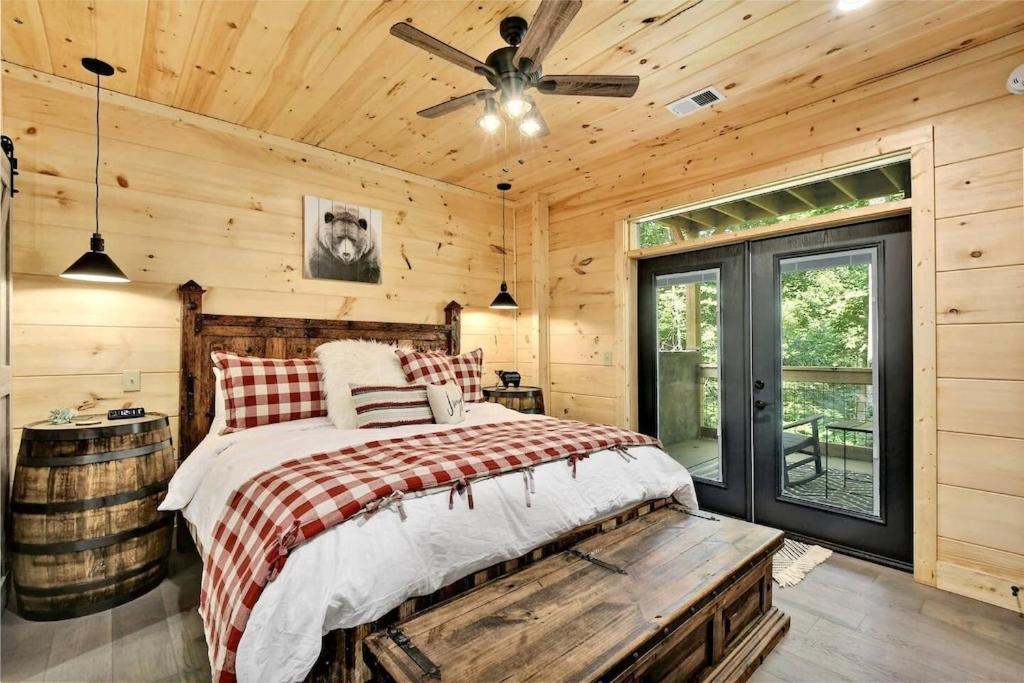 Oakley's Mountain Modern - Luxury Family In Arts And Craft District Gatlinburg
