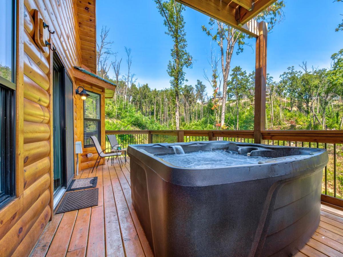 Misty Hollow, 3 Bedrooms, Hot Tub, Pool Table, Fireplace, Pool, Sleeps 10 *