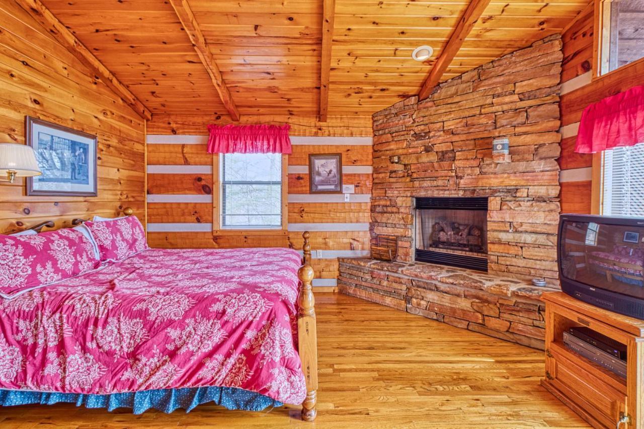 Kear's Mountain Magic, 1 Bedroom, Hot Tub, Grill, Jetted Tub, Sleeps 2 Holiday home *
